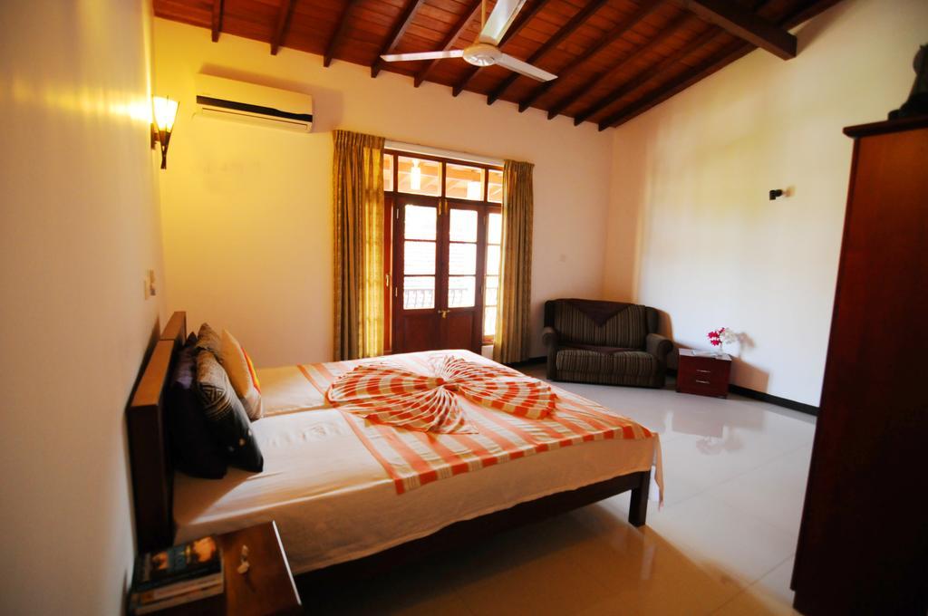 Park Lane Apartments Negombo Room photo