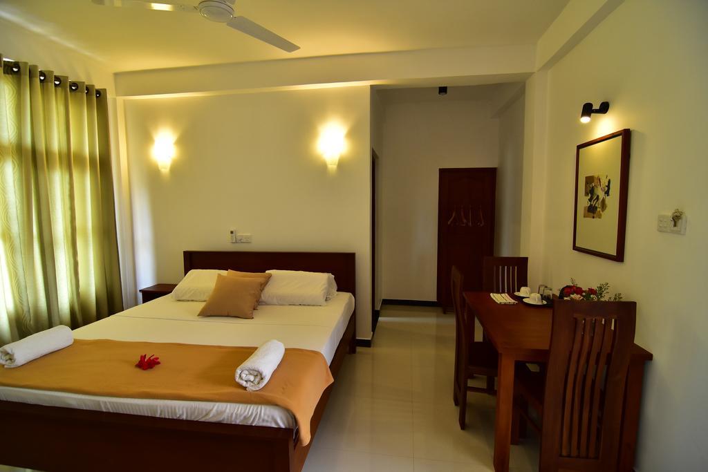 Park Lane Apartments Negombo Exterior photo